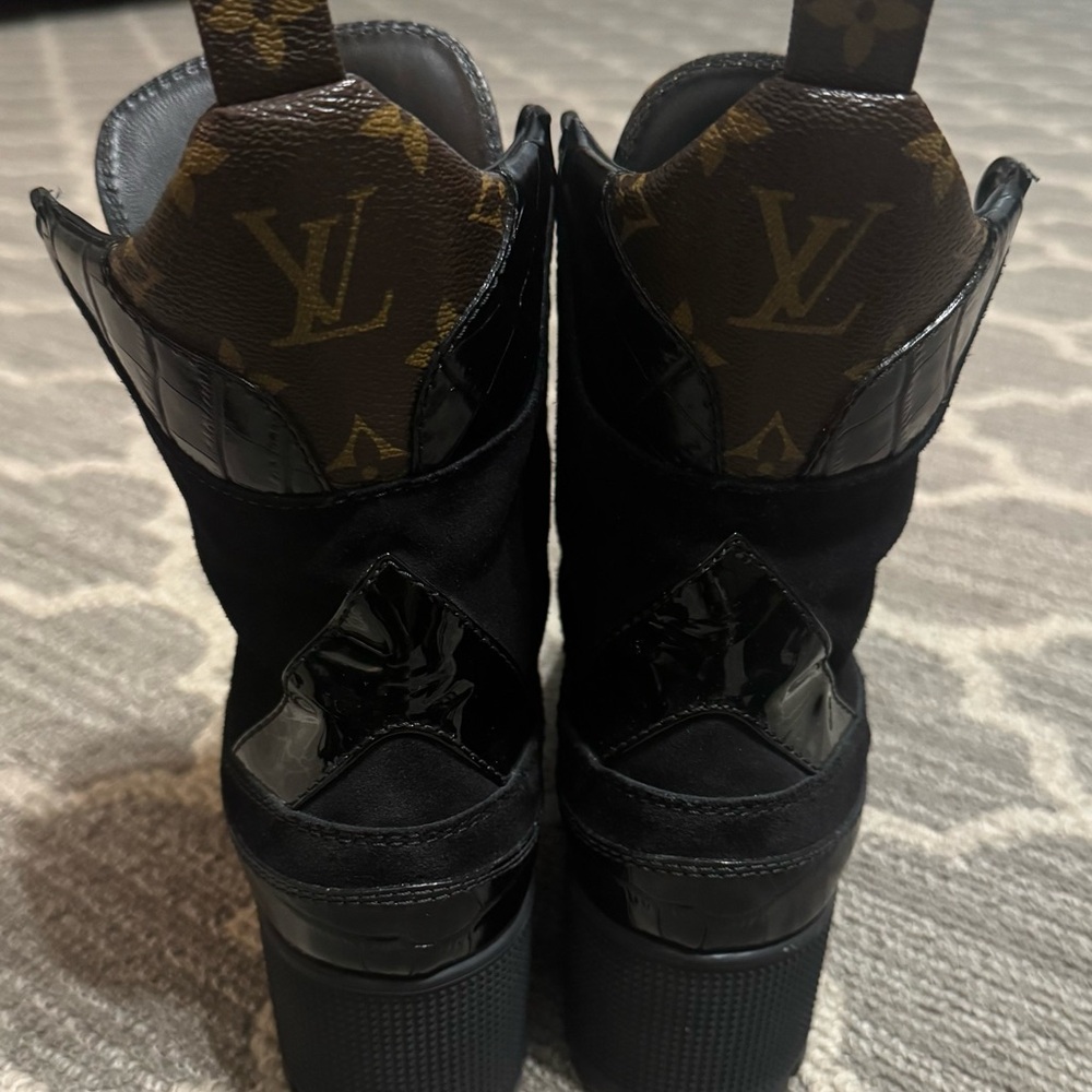 Authentic Louis Vuitton Black and Brown Lace Up Boots size 7 - Picture 2 of 6